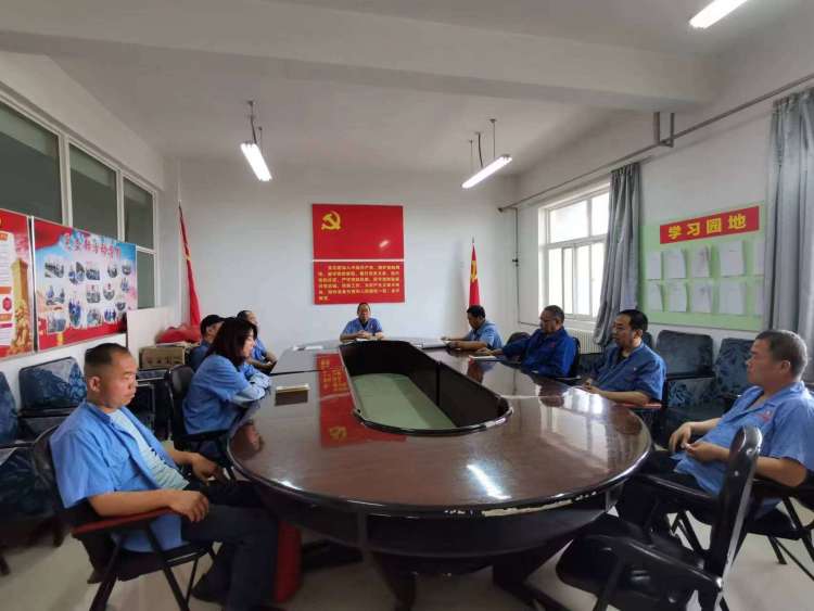 運(yùn)輸采供黨支部召開(kāi)黨員大會(huì)，組織主題教育集中學(xué)習(xí)。